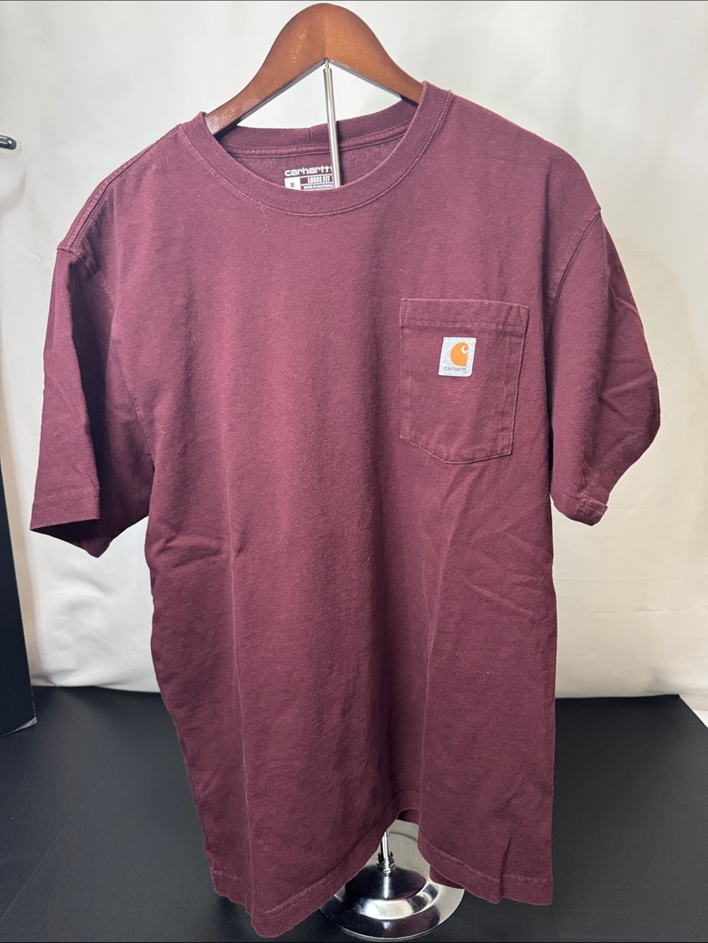 Carhartt Short-Sleeve Pocket loose fit men’s medium Tee in Burgundy 122